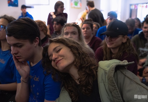 SUR09936-10-09-52-Madam